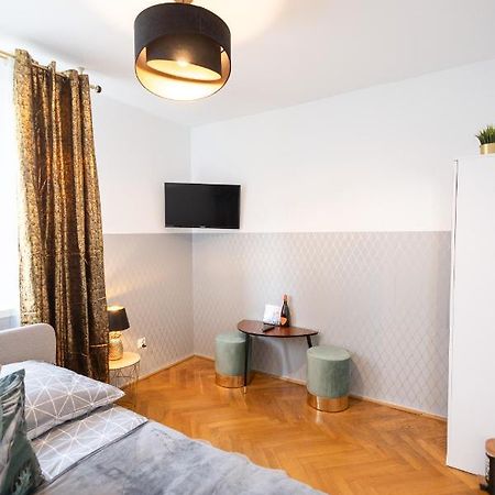 Clicktheflat Stawki Apart Rooms ワルシャワ エクステリア 写真