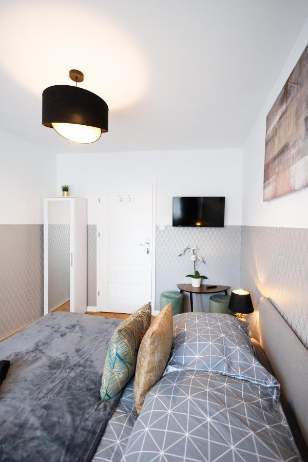 Clicktheflat Stawki Apart Rooms ワルシャワ エクステリア 写真