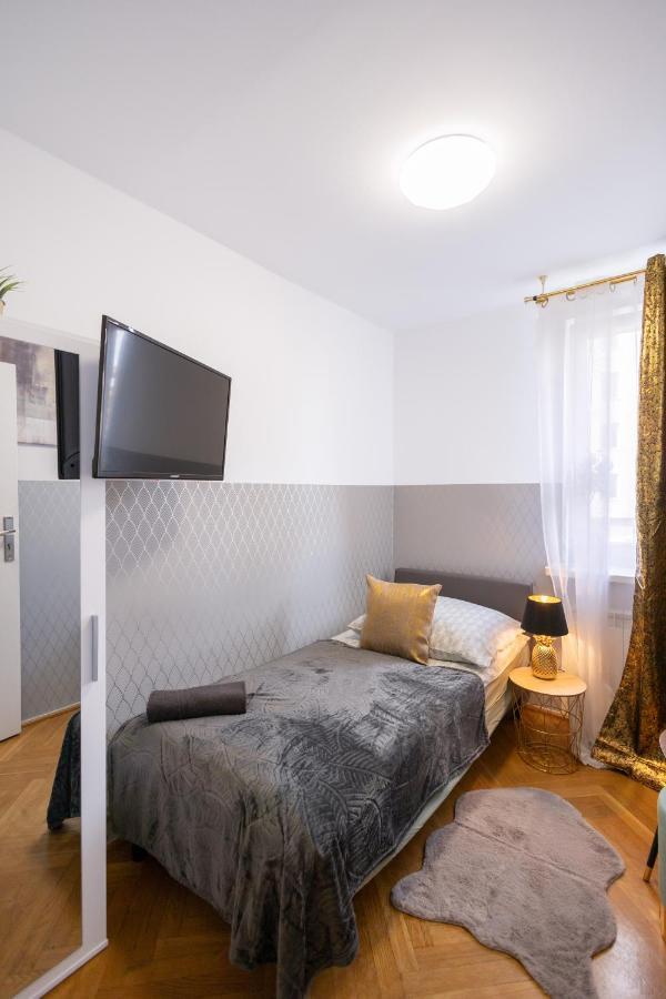 Clicktheflat Stawki Apart Rooms ワルシャワ エクステリア 写真